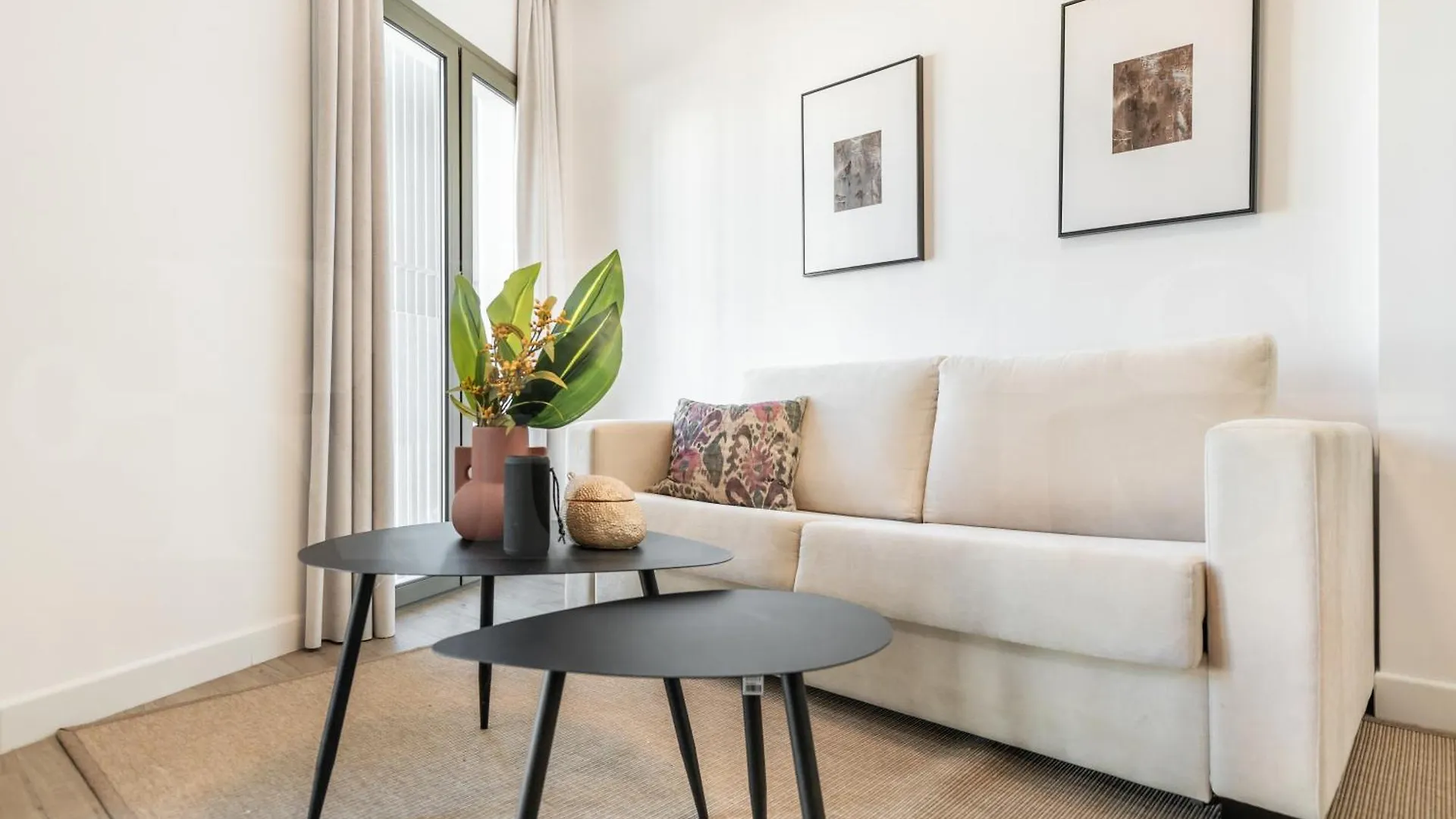 Modern Apartment With Private Terrace By Rems Malaga