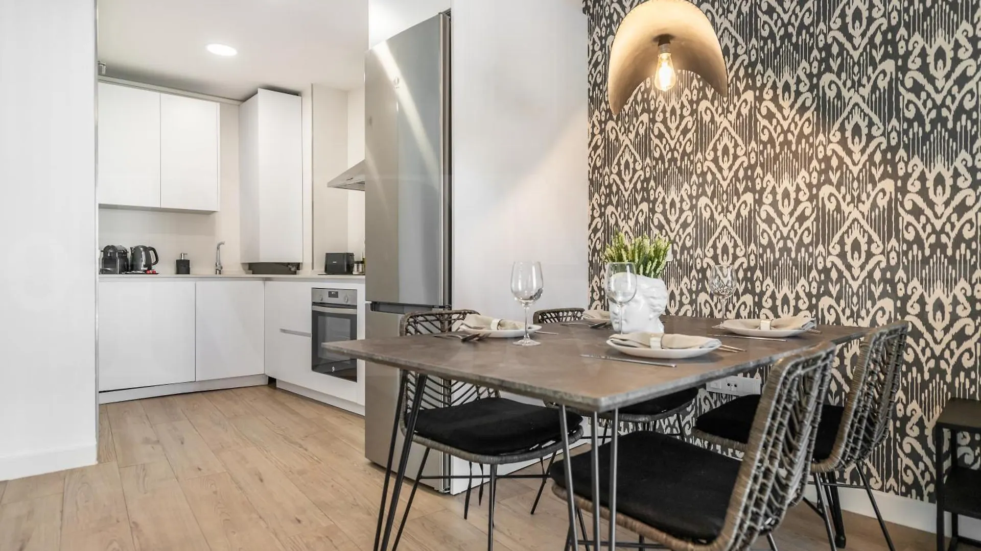 Modern Apartment With Private Terrace By Rems Malaga