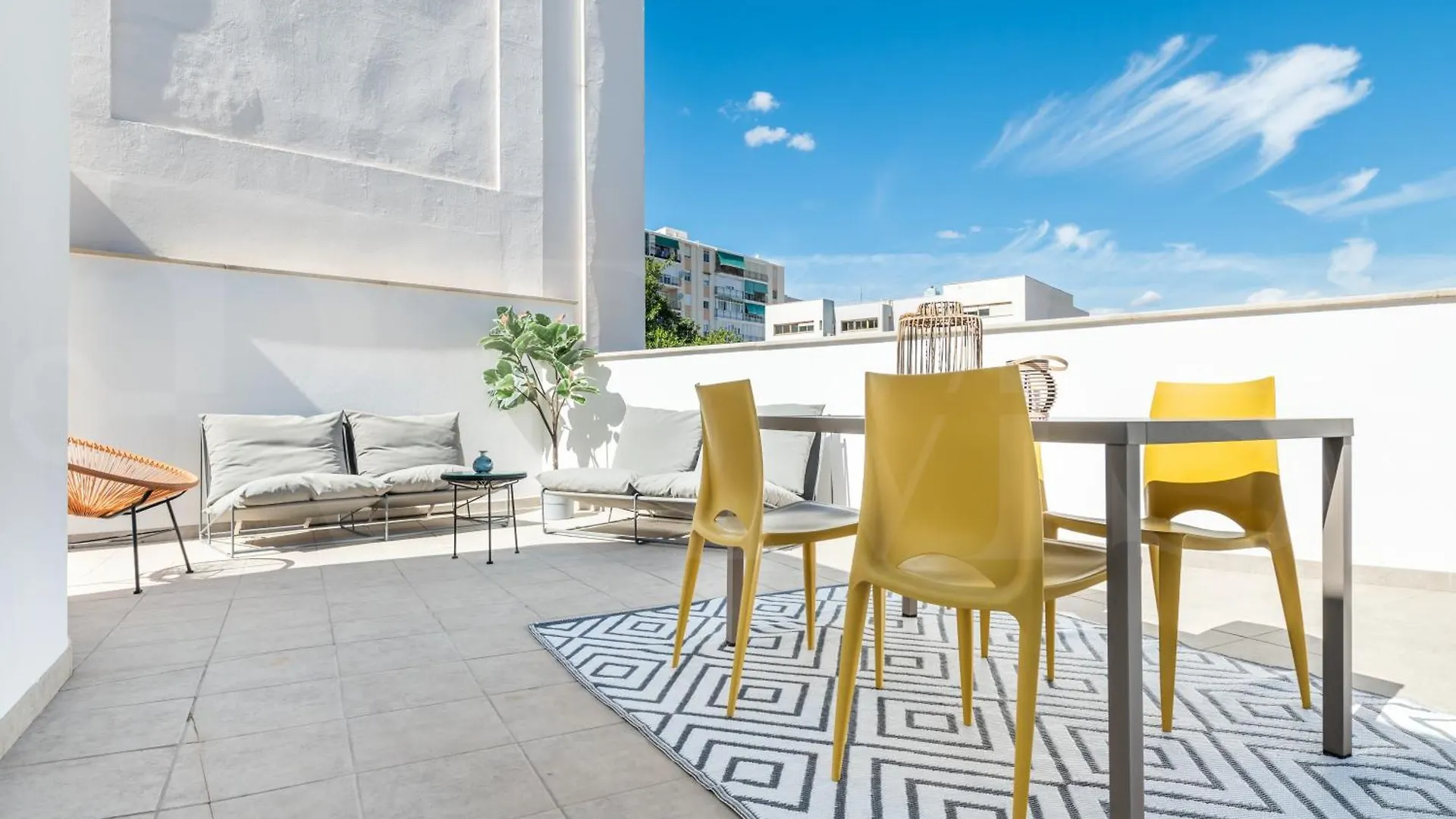 Modern Apartment With Private Terrace By Rems Malaga