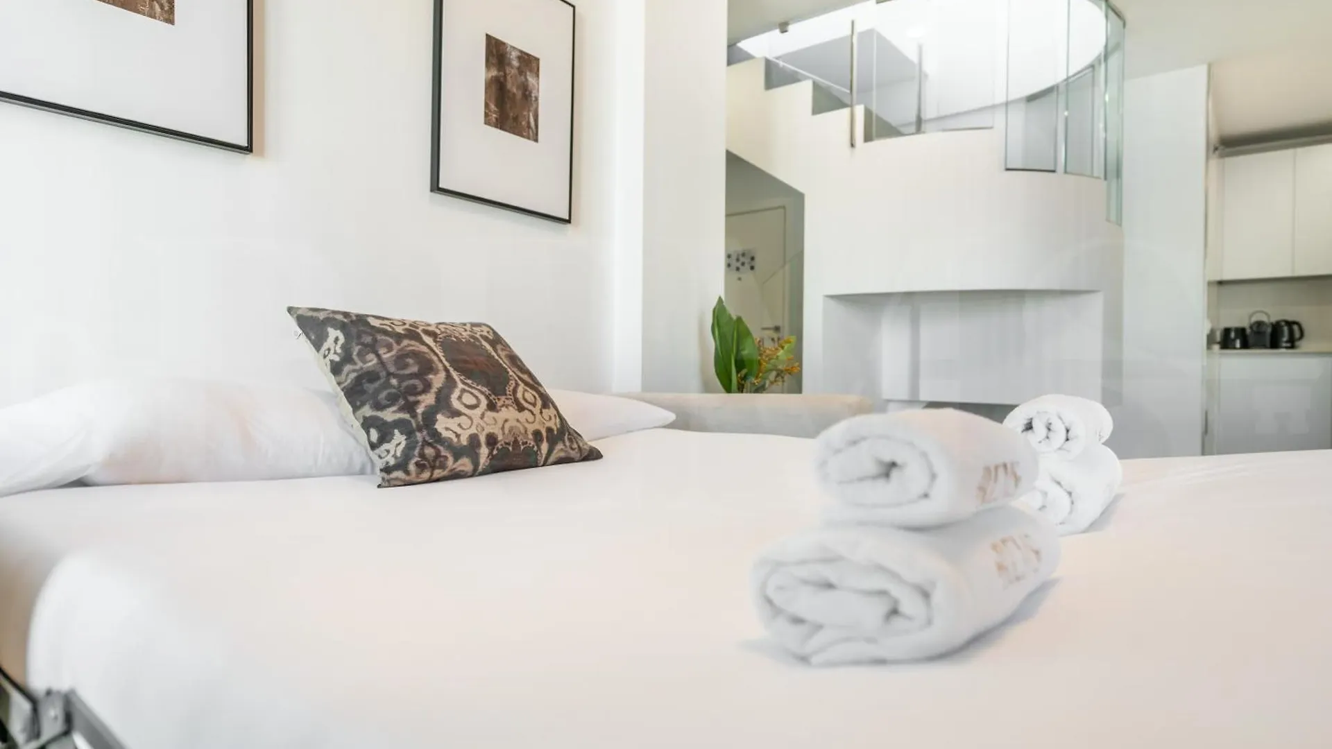Modern Apartment With Private Terrace By Rems Malaga
